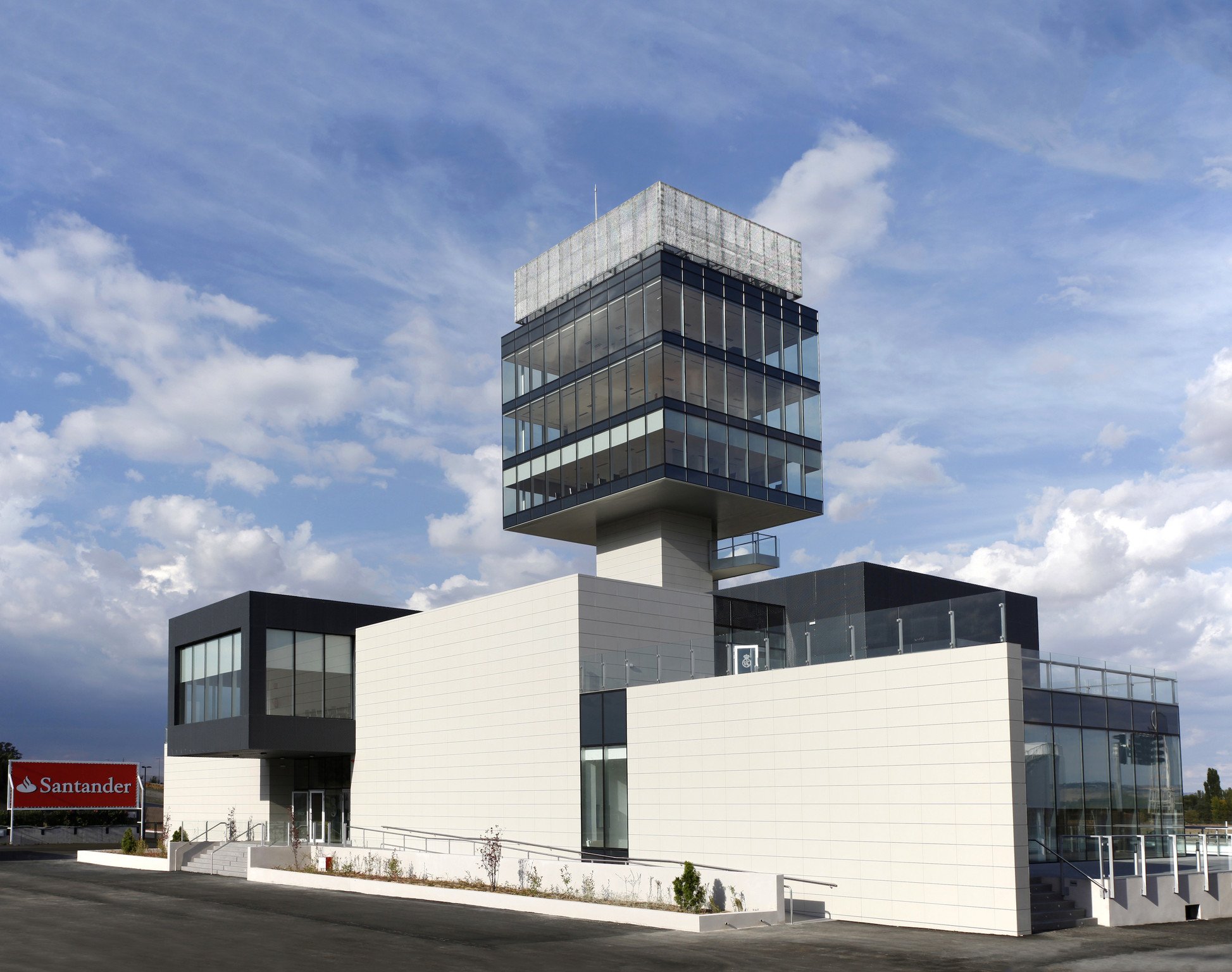 El Circuito del Jarama ya tiene nueva Torre