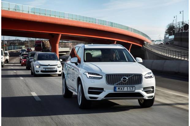 Volvo y Uber se unen para crear coches autónomos
