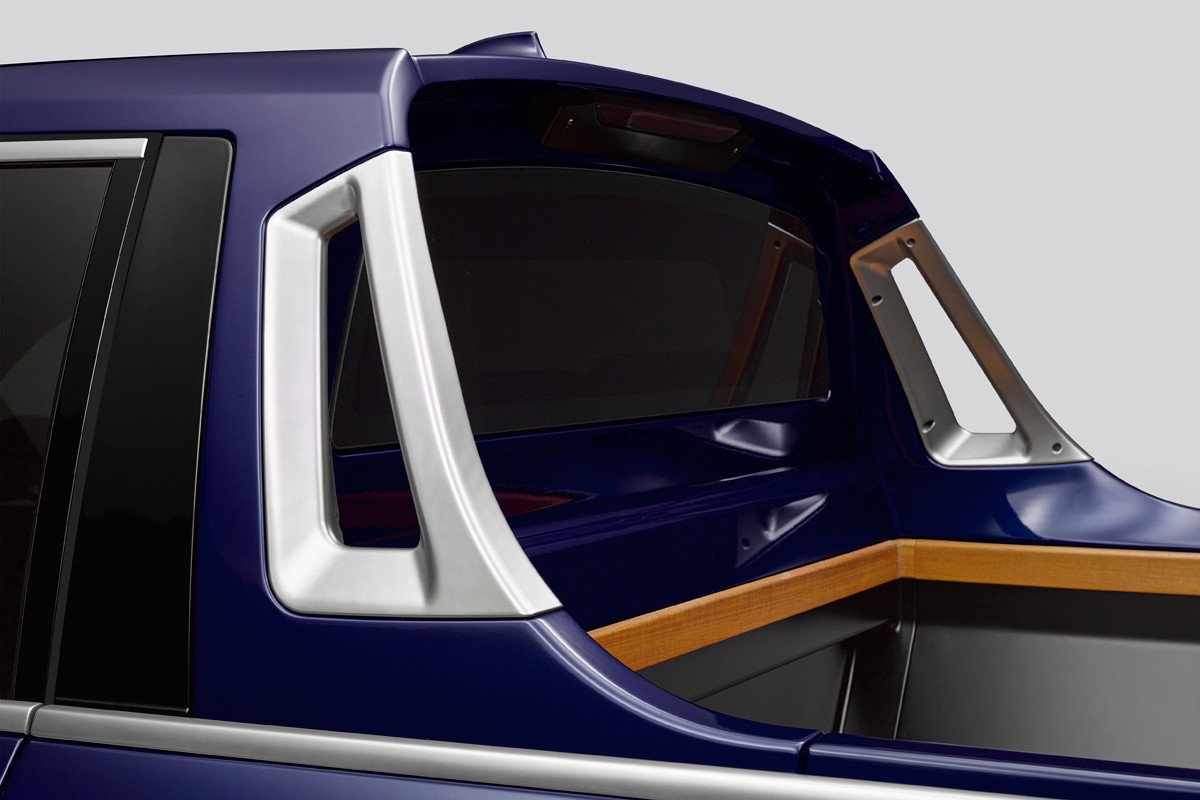 BMW X7 Pick-up, un proyecto de estudiantes con moto incluida