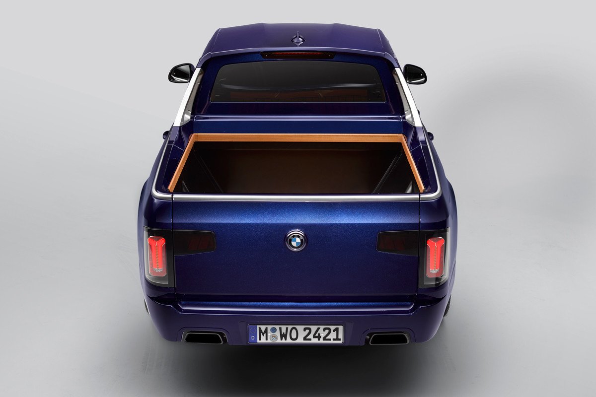 BMW X7 Pick-up, un proyecto de estudiantes con moto incluida