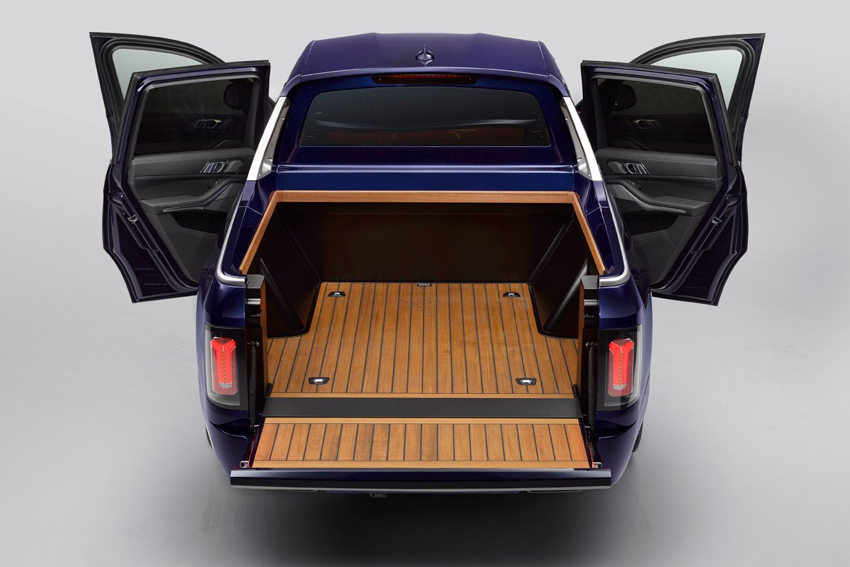 BMW X7 Pick-up, un proyecto de estudiantes con moto incluida
