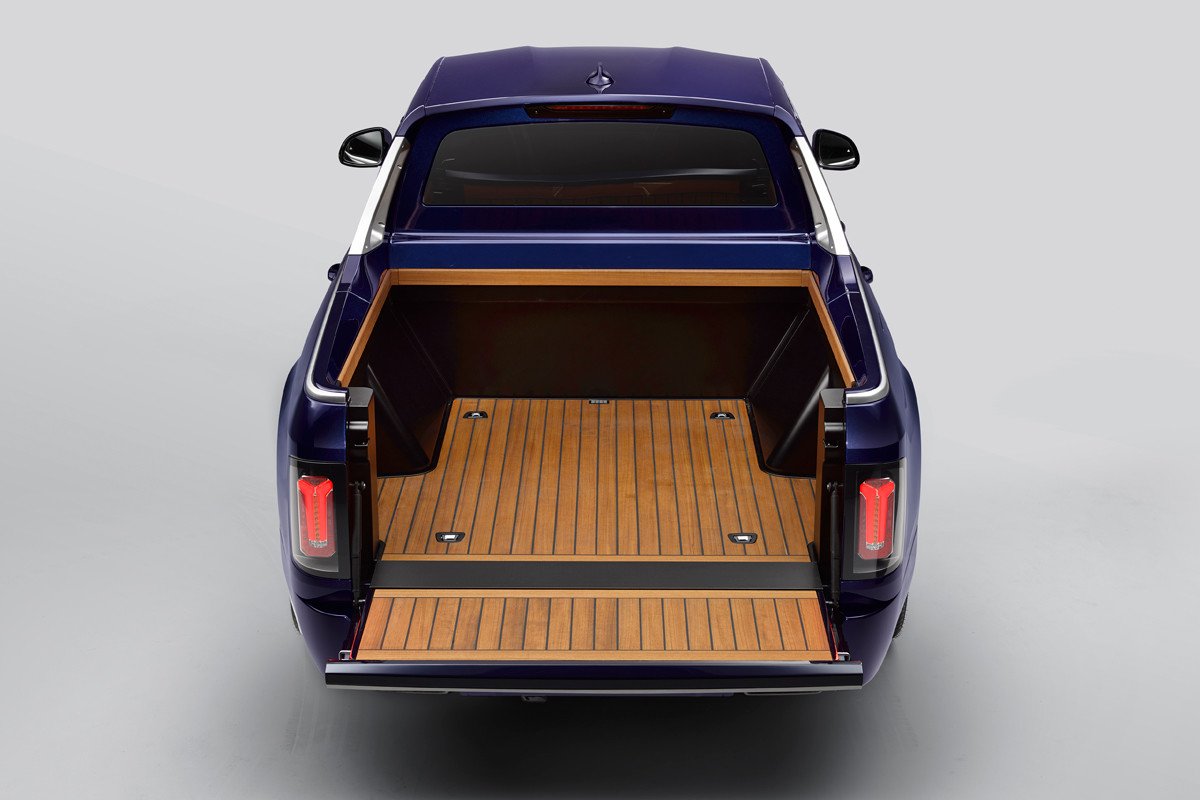 BMW X7 Pick-up, un proyecto de estudiantes con moto incluida