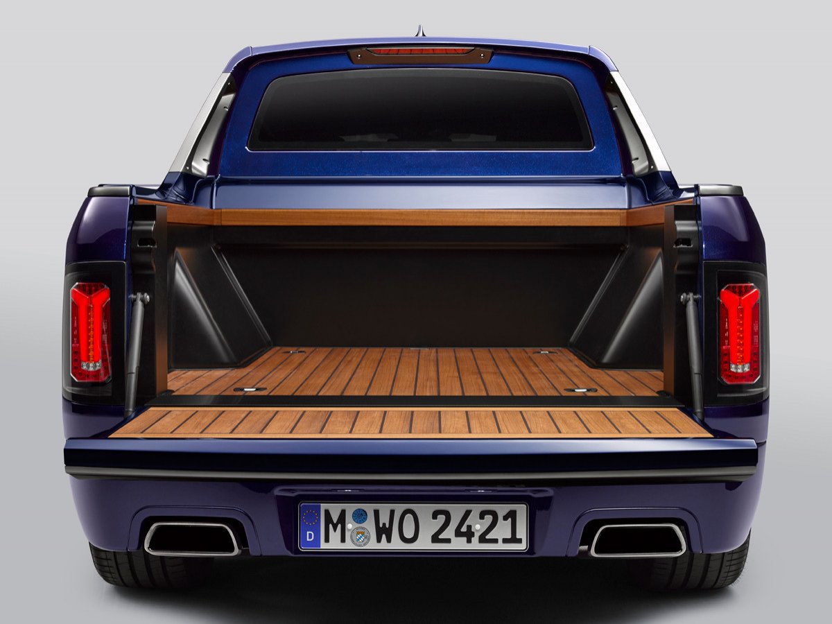BMW X7 Pick-up, un proyecto de estudiantes con moto incluida