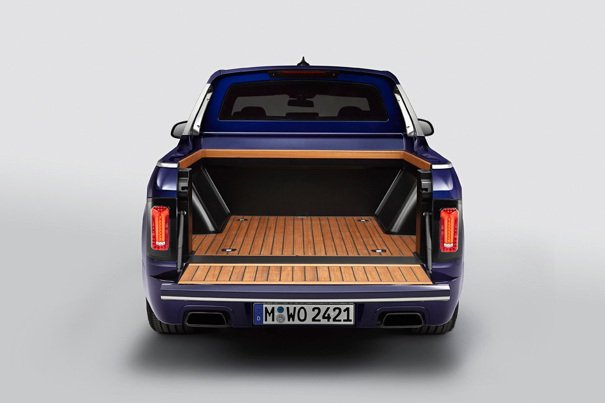 BMW X7 Pick-up, un proyecto de estudiantes con moto incluida
