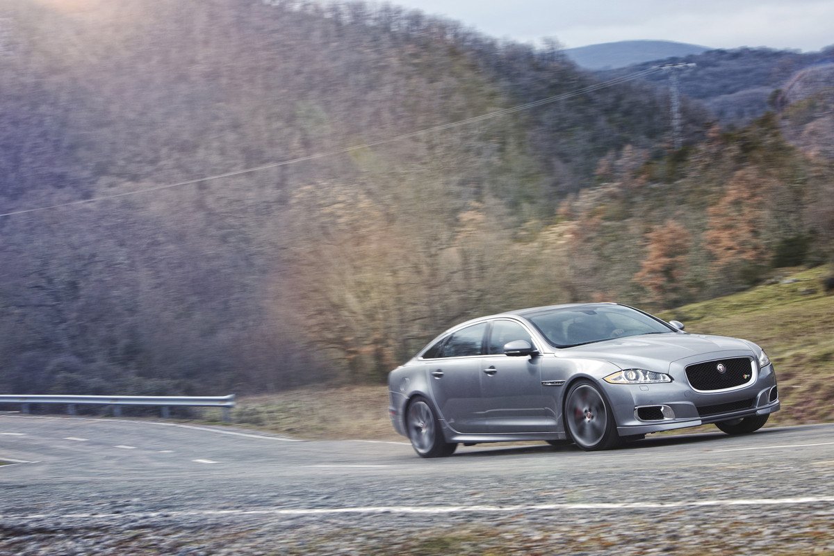Jaguar XJR, ahora con fotos oficiales, video y todos los datos