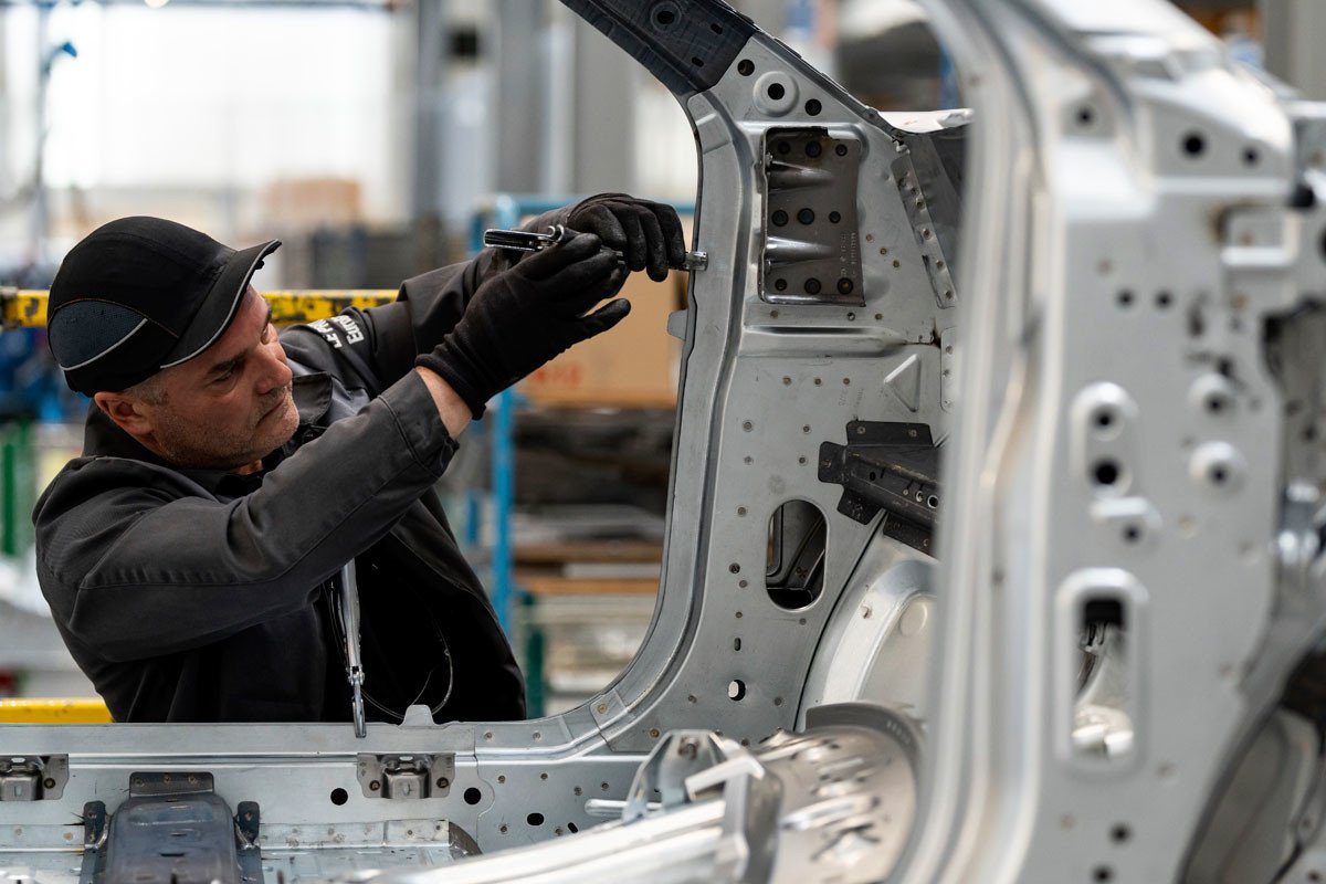 Así es el montaje de las primeras unidades del Renault 5 eléctrico