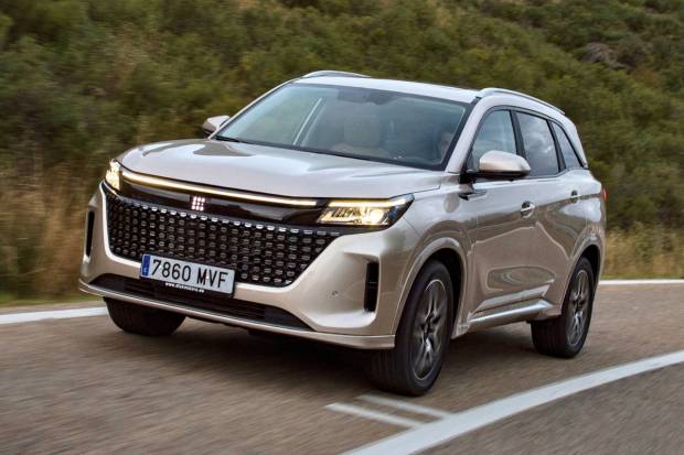 Probamos el DFSK E5: el SUV con 7 plazas y etiqueta CERO más barato, frente a sus rivales