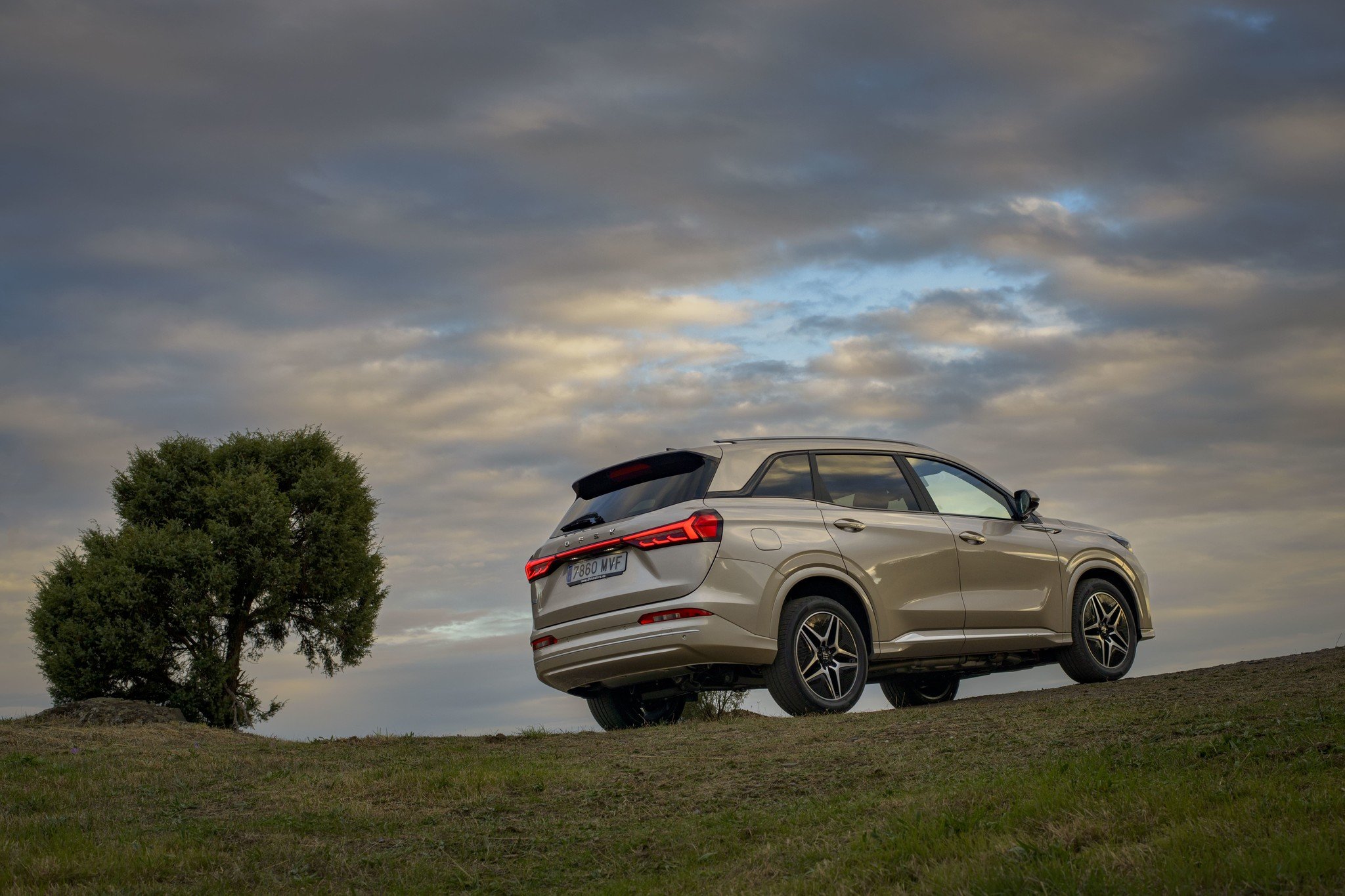 Probamos el DFSK E5: el SUV con 7 plazas y etiqueta CERO más barato, frente a sus rivales