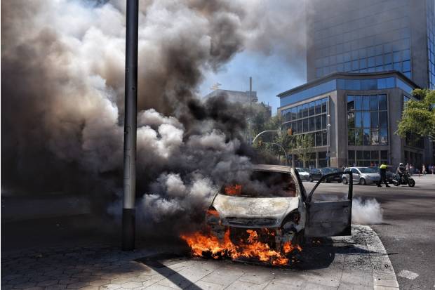 ¿POR QUÉ DEBERÍAS LLEVAR UN EXTINTOR EN EL COCHE?