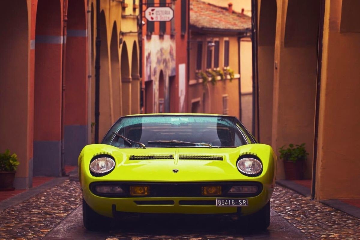 Te contamos la historia del color Verde Scandal de Lamborghini, con desnudo incluido