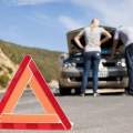 Expertos en seguridad explican cómo actuar en caso de incidente en coche en la carretera