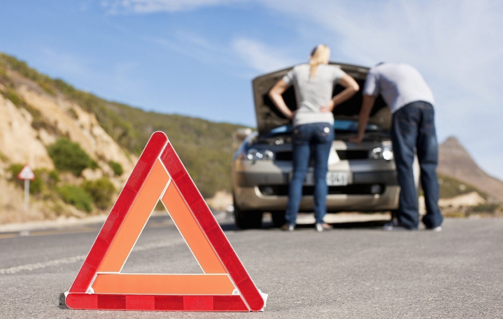 cómo actuar en caso de incidente en coche en la carretera