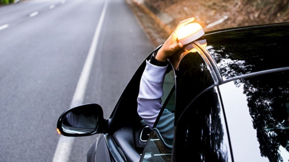 cómo actuar en caso de incidente en coche en la carretera