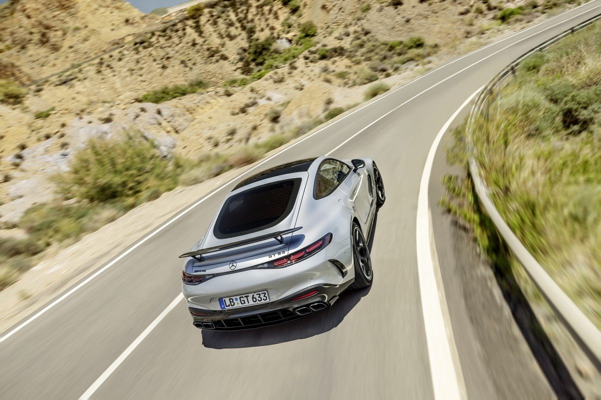El Mercedes-AMG GT se actualiza y se convierte en un 2+2