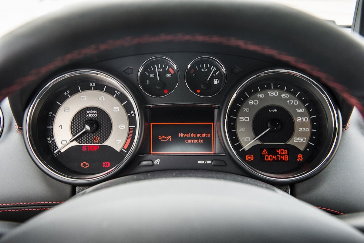 Prueba: Peugeot RCZ-R, preparado por Peugeot Sport