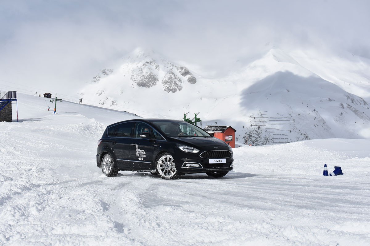 Programa de conducción invernal de Ford en Astún