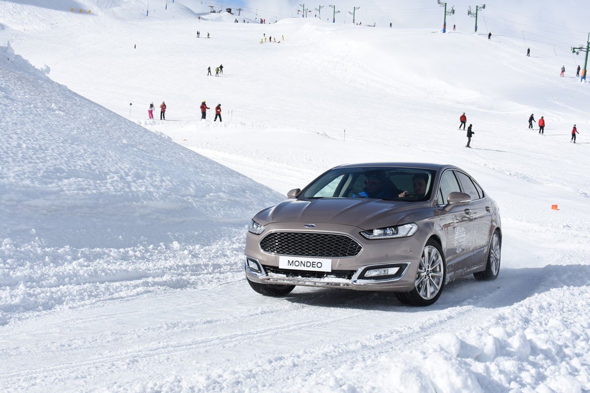 Programa de conducción invernal de Ford en Astún