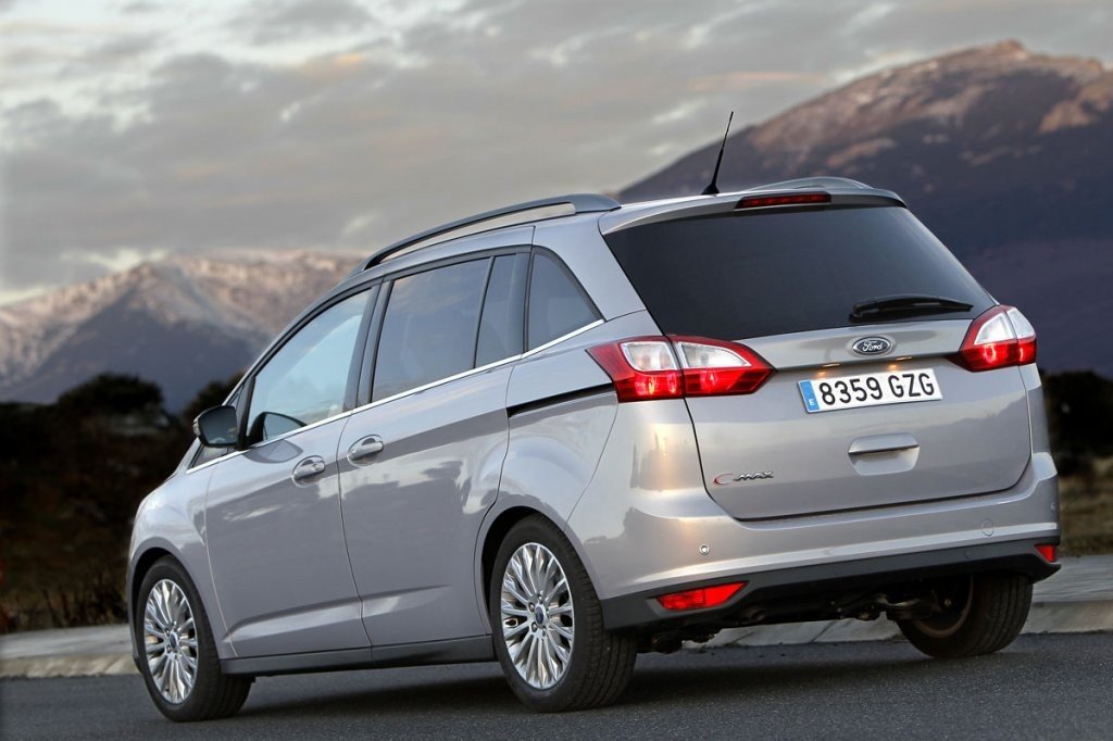 Comprar monovolumen: Fiat Freemont o Ford Grand C-Max