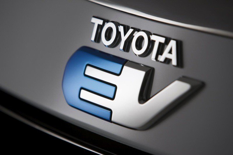 Toyota y Tesla sacan la versión eléctrica Toyota RAV4 EV