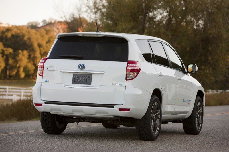 Toyota y Tesla sacan la versión eléctrica Toyota RAV4 EV
