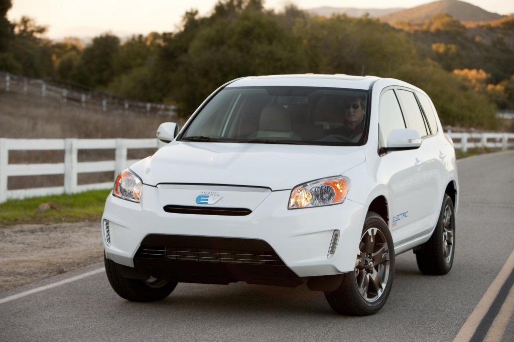 Toyota y Tesla sacan la versión eléctrica Toyota RAV4 EV