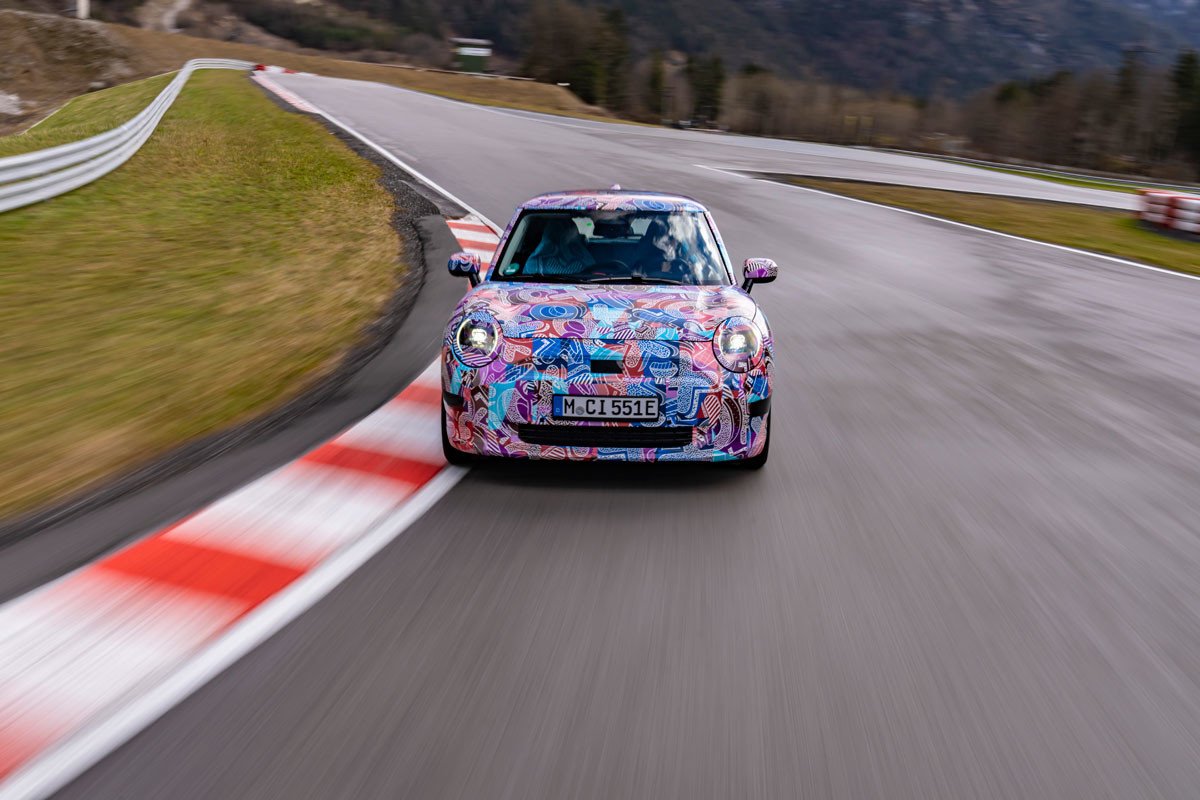 Pillado en fase de pruebas el próximo Mini Cooper eléctrico, que llegará con novedades