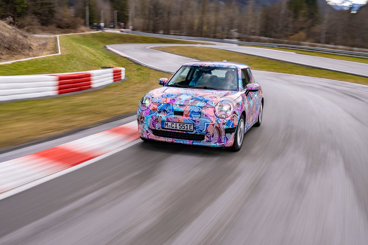 Pillado en fase de pruebas el próximo Mini Cooper eléctrico, que llegará con novedades