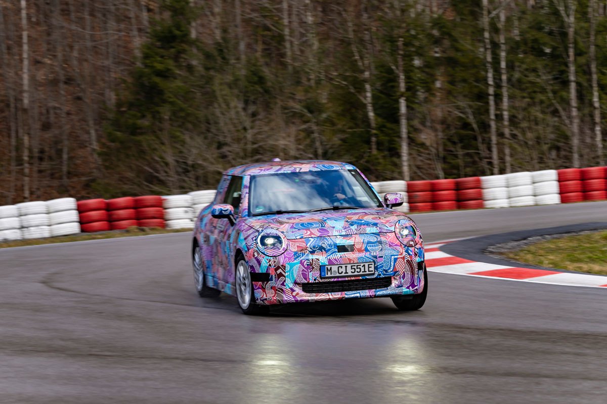 Pillado en fase de pruebas el próximo Mini Cooper eléctrico, que llegará con novedades