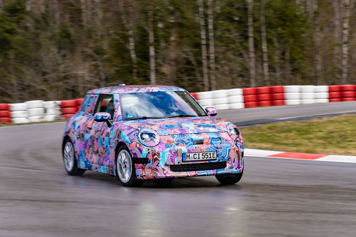 Pillado en fase de pruebas el próximo Mini Cooper eléctrico, que llegará con novedades