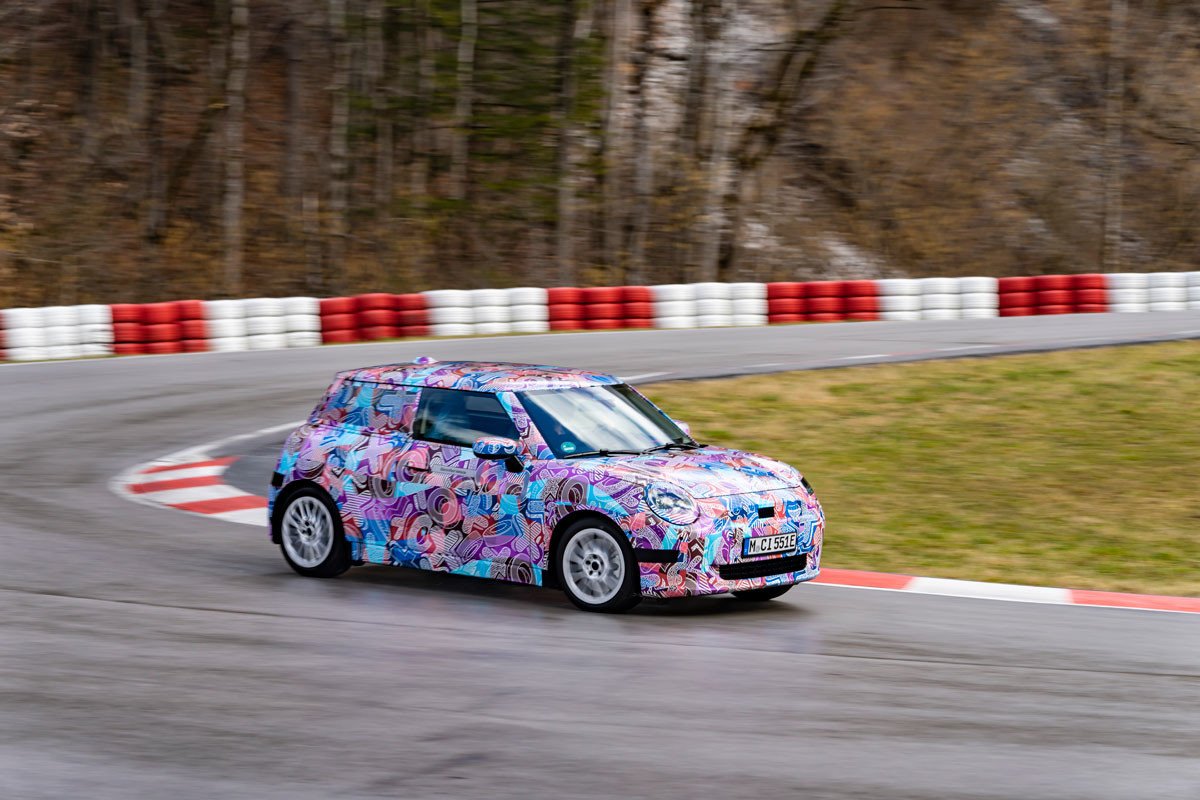 Pillado en fase de pruebas el próximo Mini Cooper eléctrico, que llegará con novedades