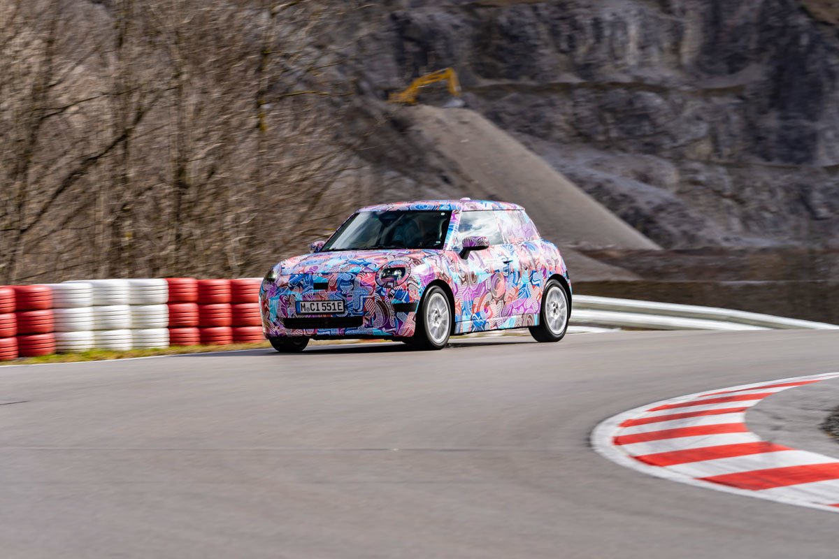 Pillado en fase de pruebas el próximo Mini Cooper eléctrico, que llegará con novedades