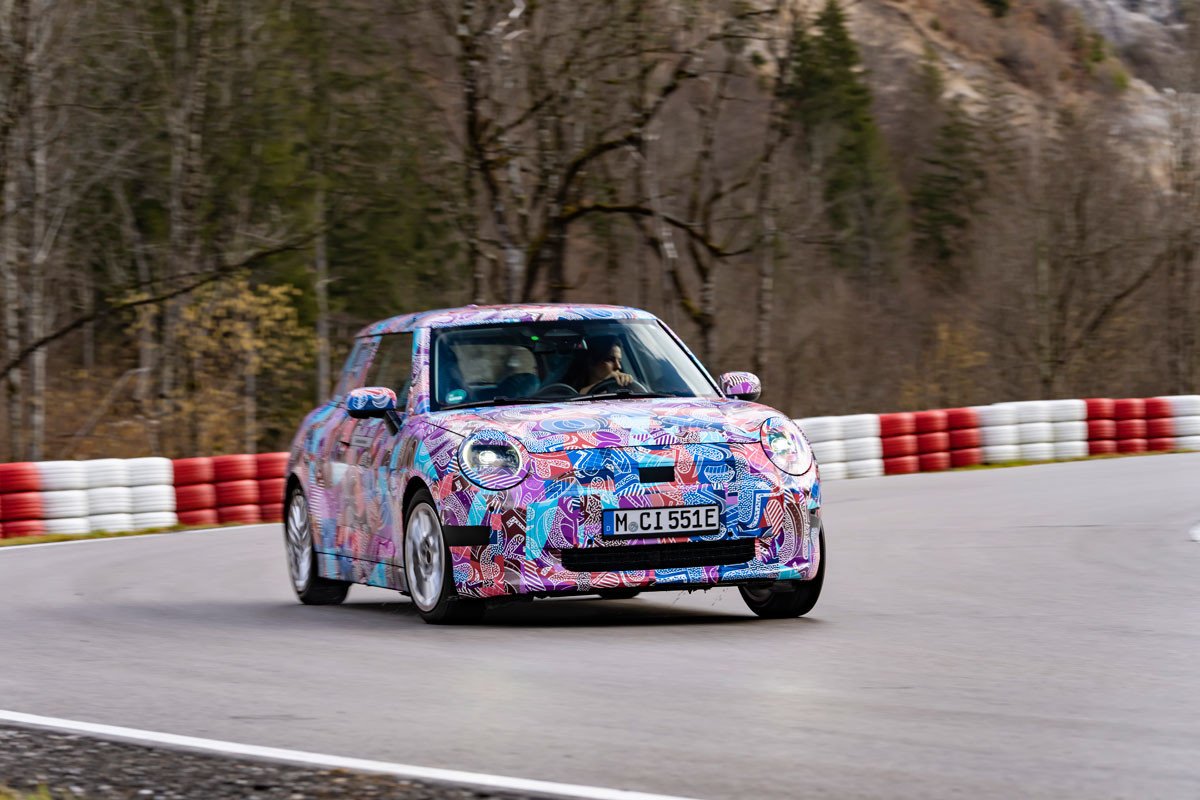 Pillado en fase de pruebas el próximo Mini Cooper eléctrico, que llegará con novedades