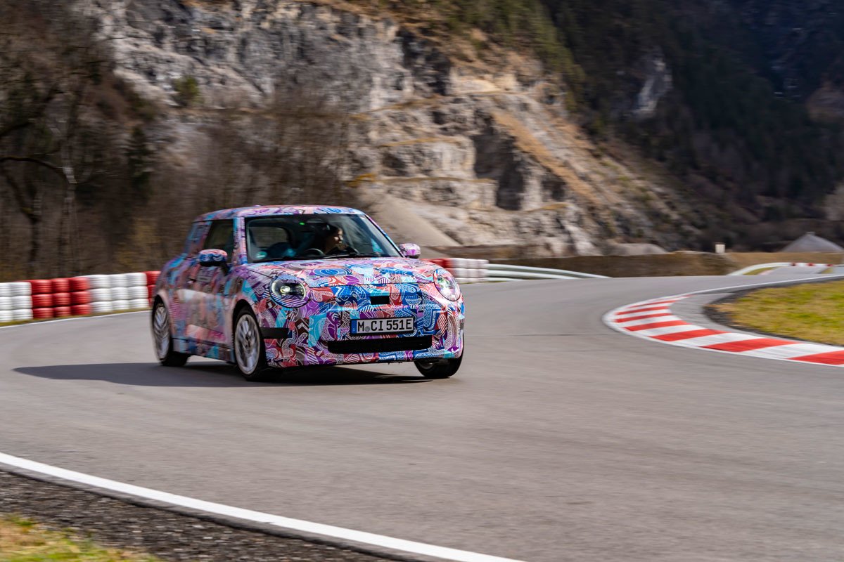 Pillado en fase de pruebas el próximo Mini Cooper eléctrico, que llegará con novedades