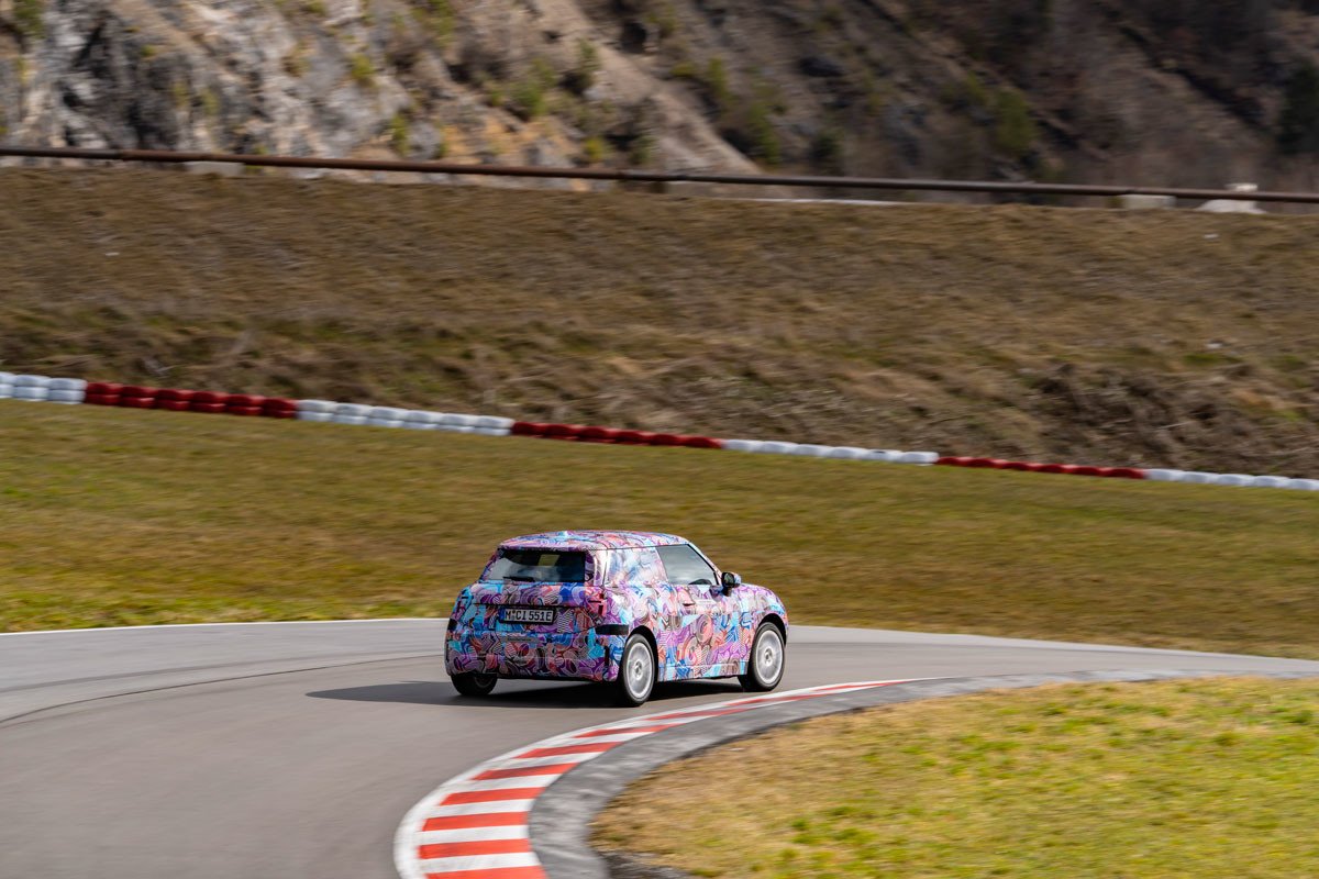 Pillado en fase de pruebas el próximo Mini Cooper eléctrico, que llegará con novedades