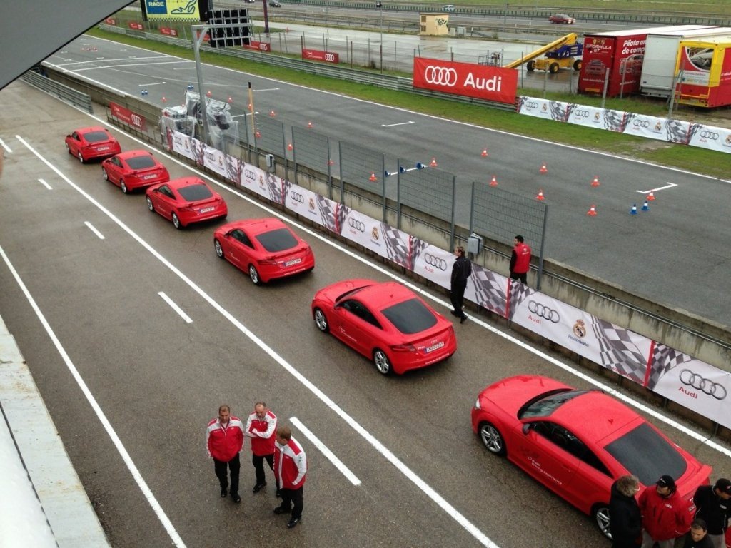 Audi entrega sus nuevos coches al Real Madrid en el Circuito del Jarama