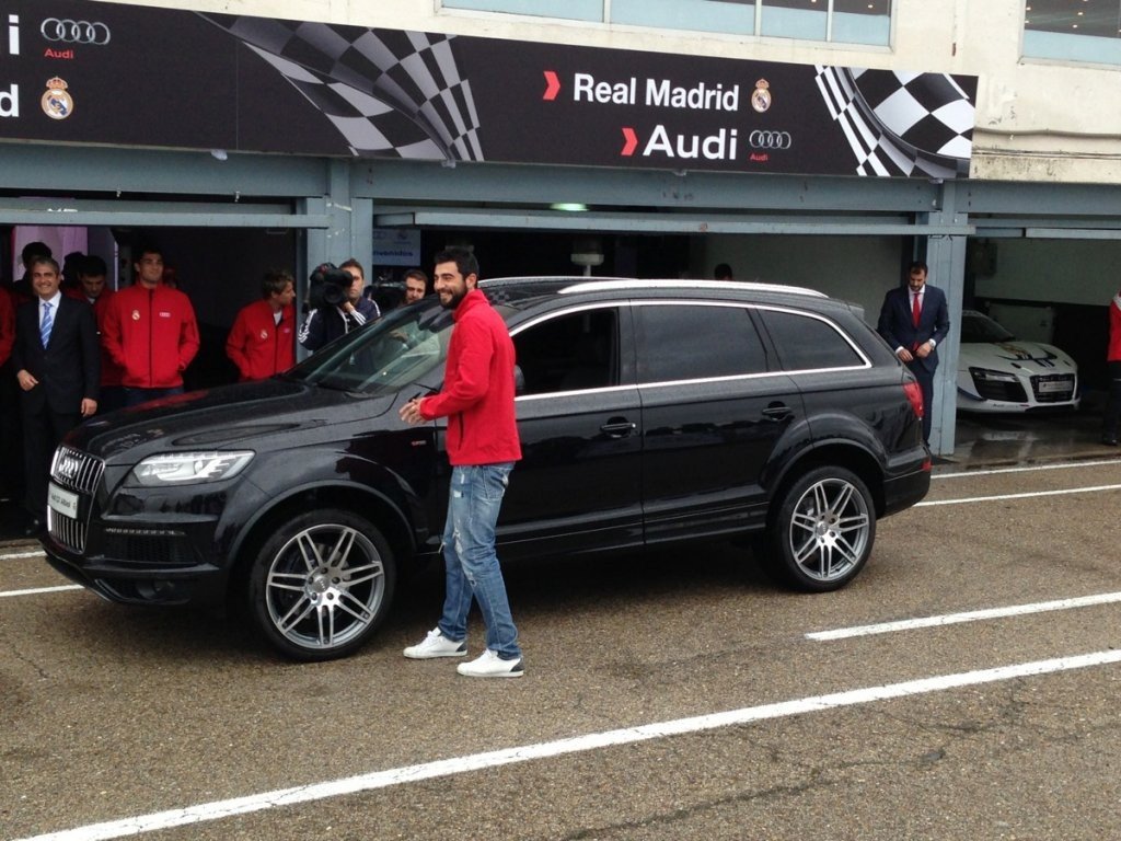 Audi entrega sus nuevos coches al Real Madrid en el Circuito del Jarama