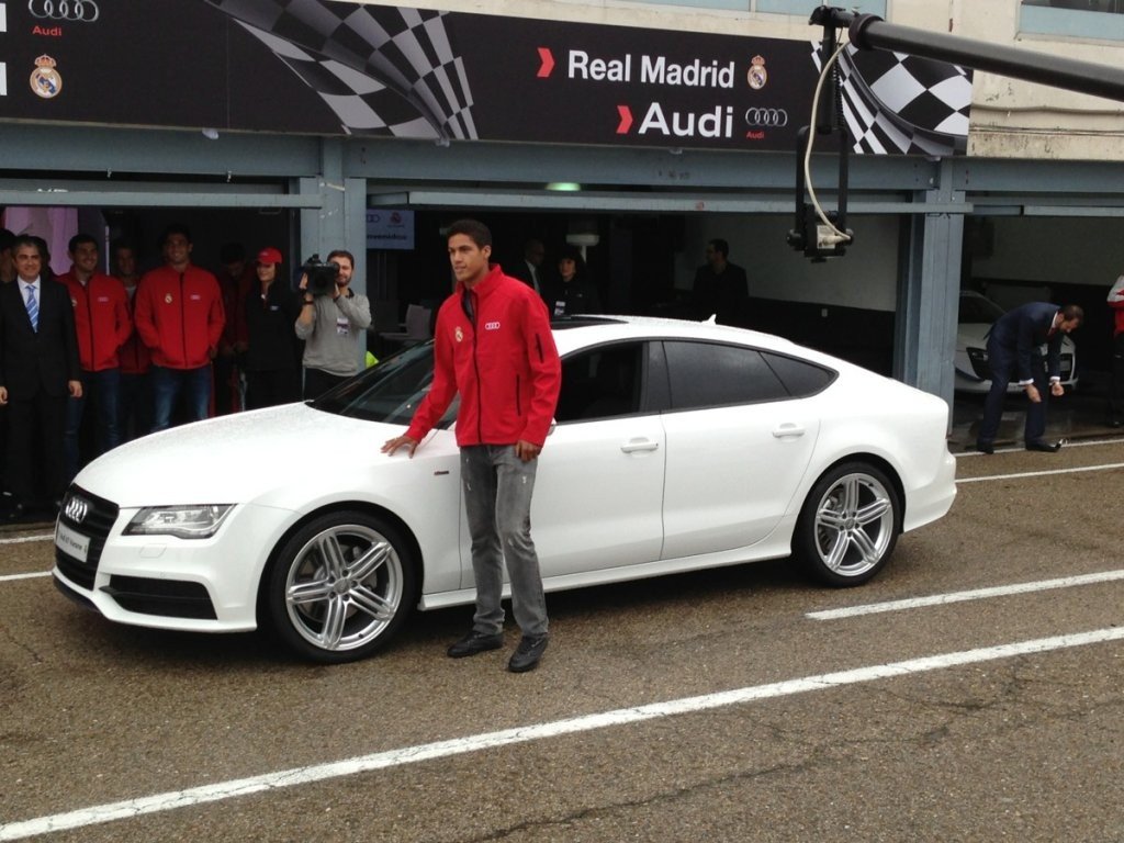 Audi entrega sus nuevos coches al Real Madrid en el Circuito del Jarama