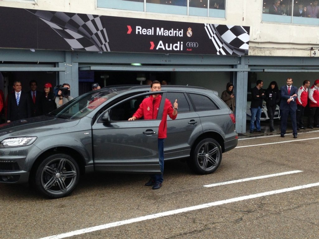 Audi entrega sus nuevos coches al Real Madrid en el Circuito del Jarama