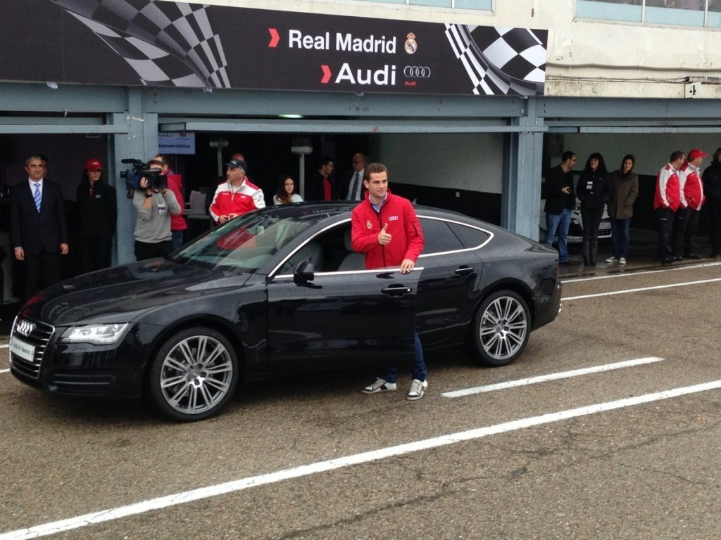 Audi entrega sus nuevos coches al Real Madrid en el Circuito del Jarama