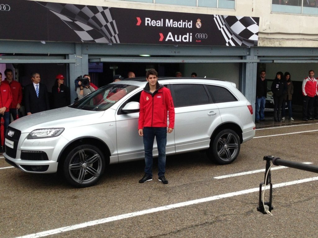 Audi entrega sus nuevos coches al Real Madrid en el Circuito del Jarama