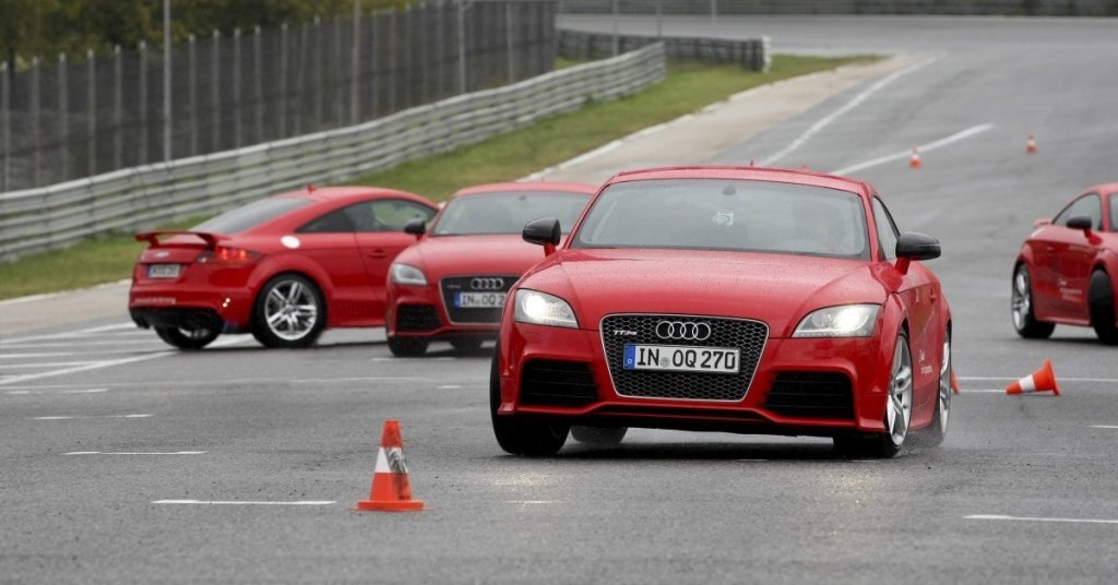 Audi entrega sus nuevos coches al Real Madrid en el Circuito del Jarama