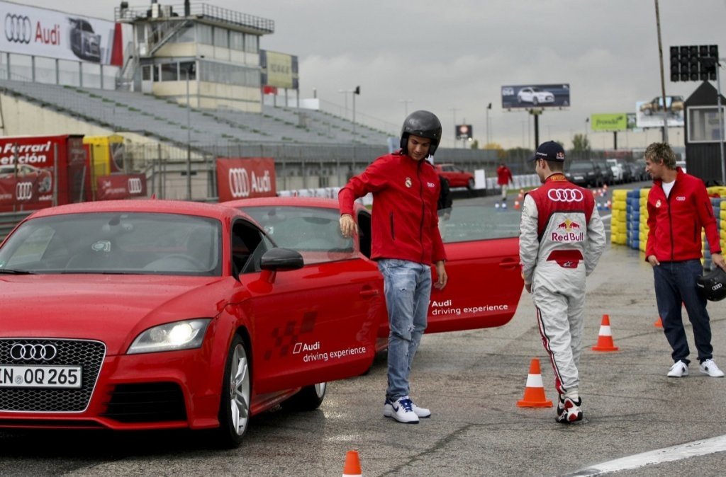 Audi entrega sus nuevos coches al Real Madrid en el Circuito del Jarama