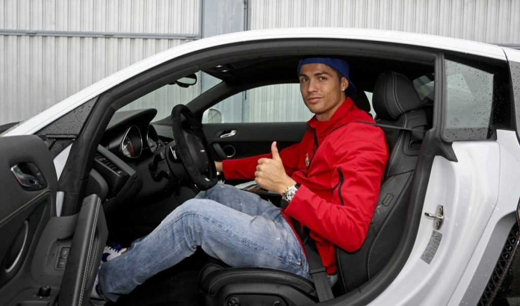 Audi entrega sus nuevos coches al Real Madrid en el Circuito del Jarama