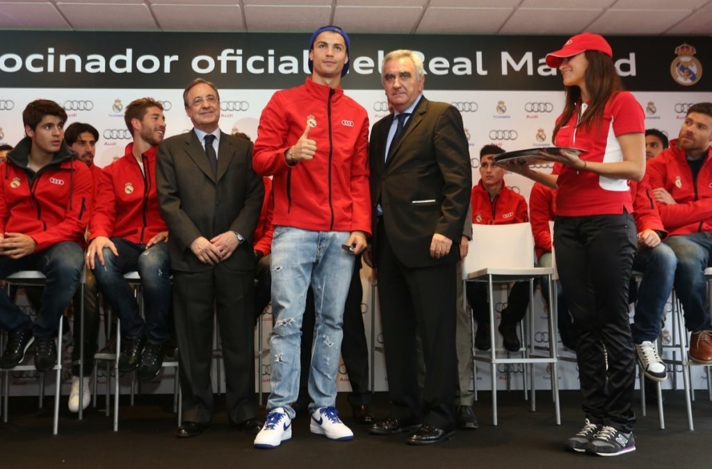 Audi entrega sus nuevos coches al Real Madrid en el Circuito del Jarama