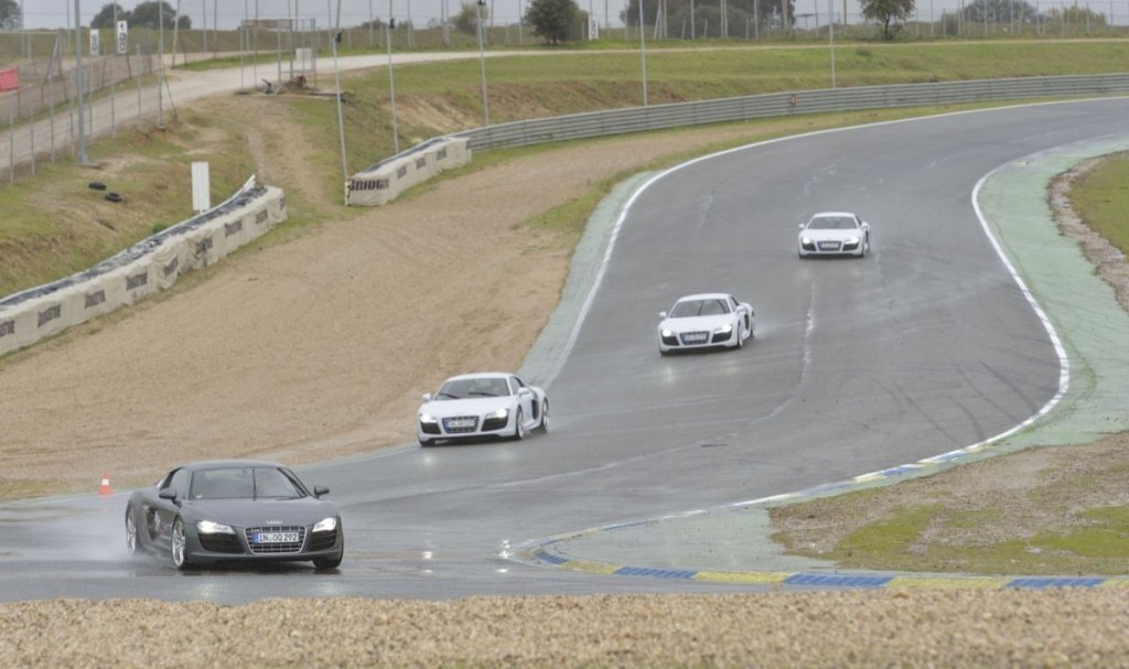 Audi entrega sus nuevos coches al Real Madrid en el Circuito del Jarama