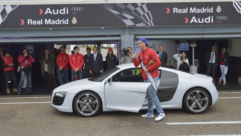 Audi entrega sus nuevos coches al Real Madrid en el Circuito del Jarama