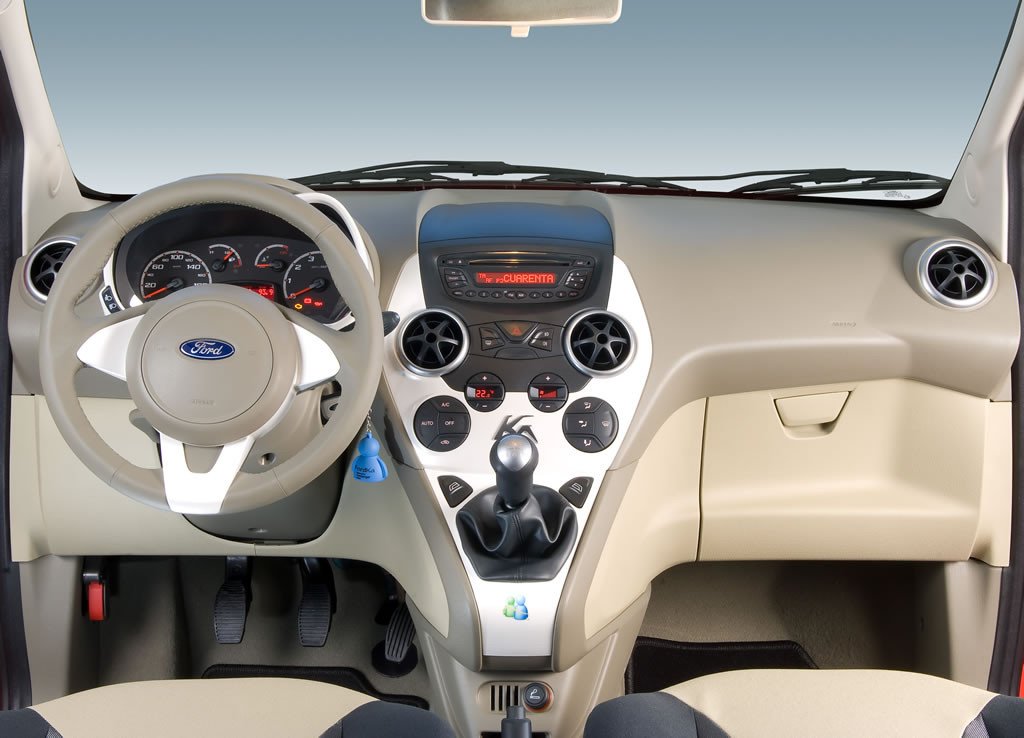 Ford Ka Messenger por 7.900€. Equipado con Windows Live Messenger