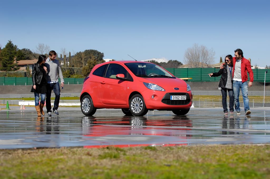 Ford Ka Messenger por 7.900€. Equipado con Windows Live Messenger