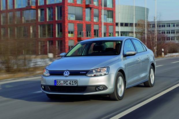 Al volante del Volkswagen VW Jetta Hybrid, un rival para el Toyota Prius