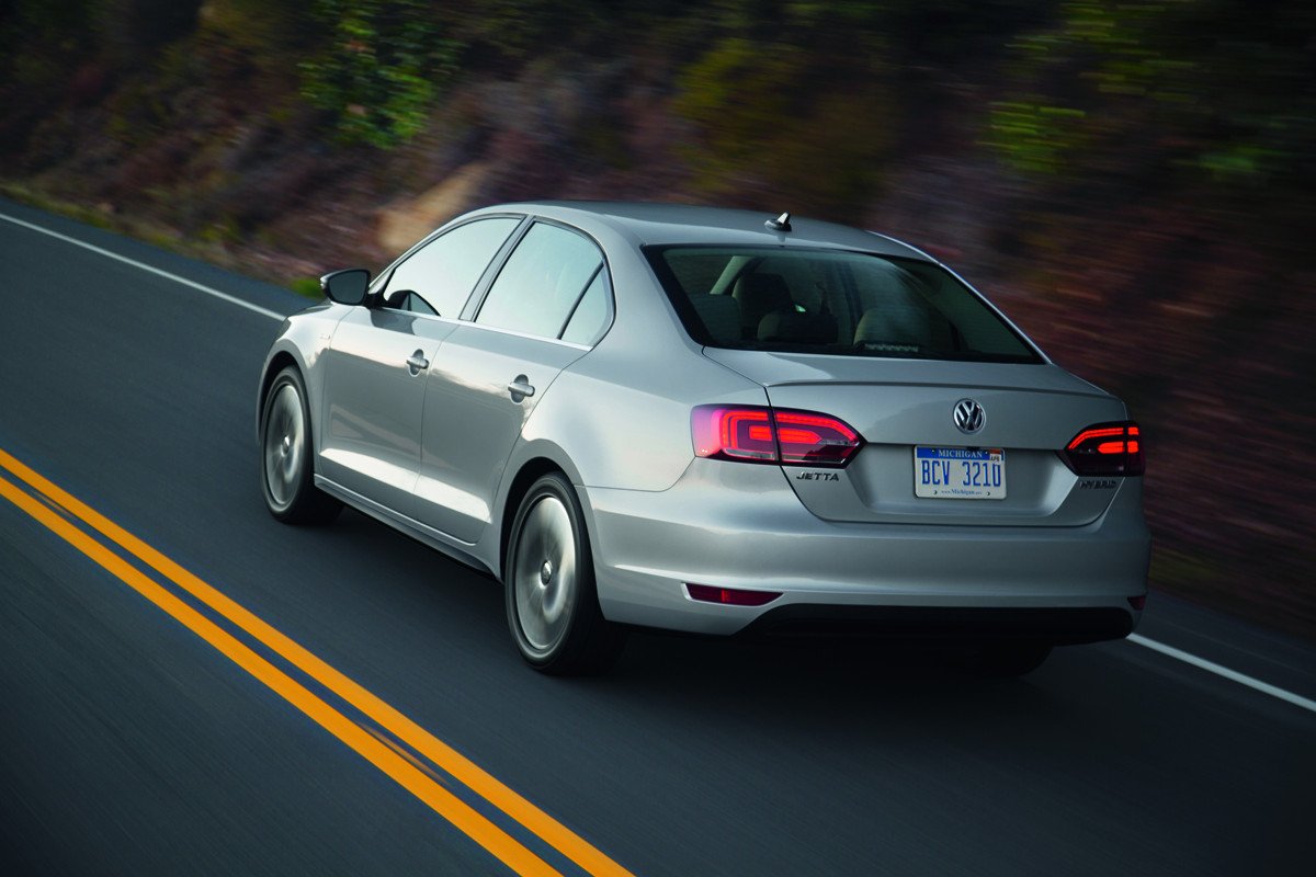 Al volante del Volkswagen VW Jetta Hybrid, un rival para el Toyota Prius